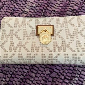 New wallet without tags Michael kors